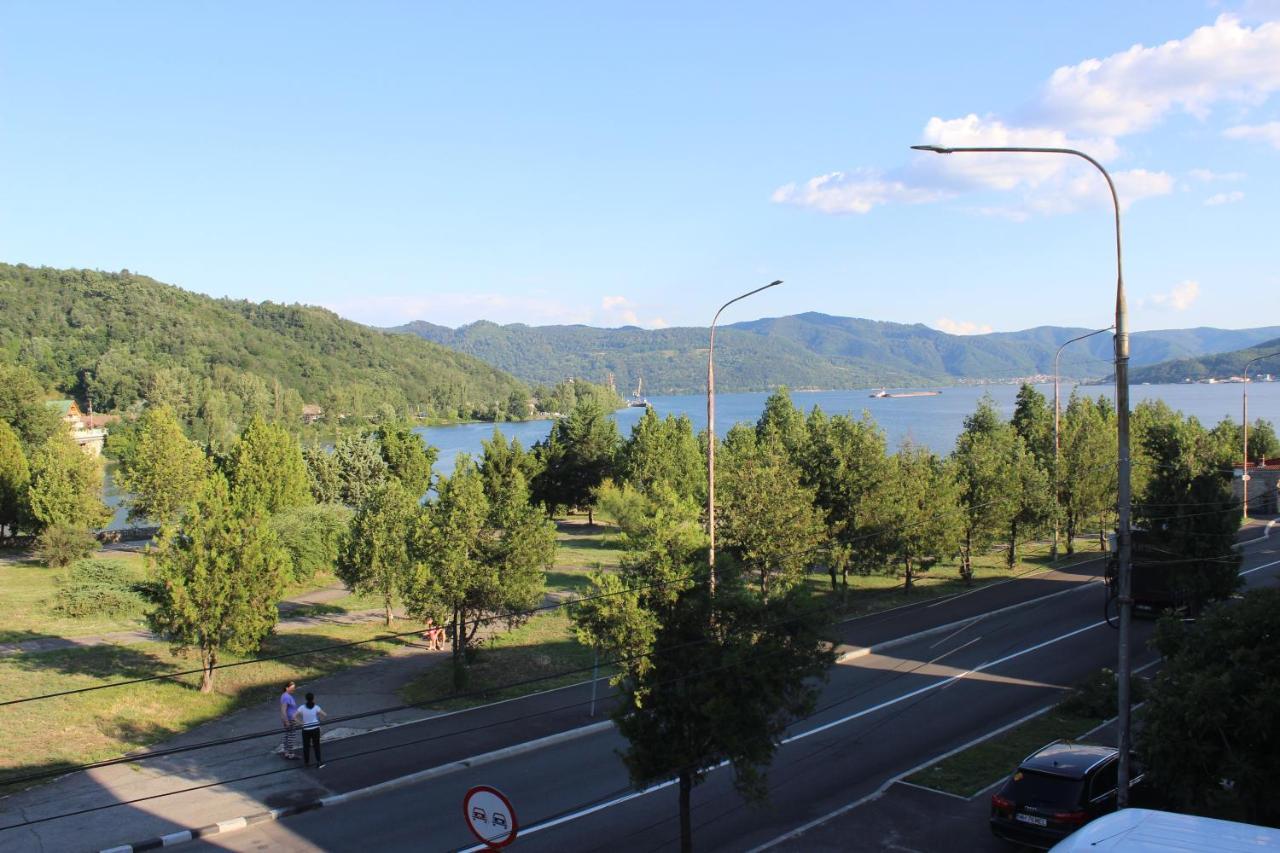 Вілла Pretty Garden Оршова Екстер'єр фото